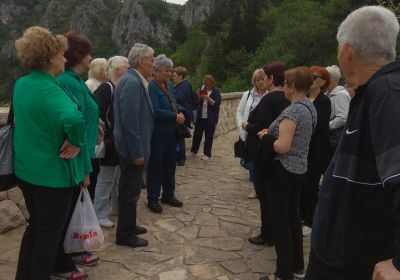 Umirovljenici iz Kaštel Sućurca u posjeti Imotskom